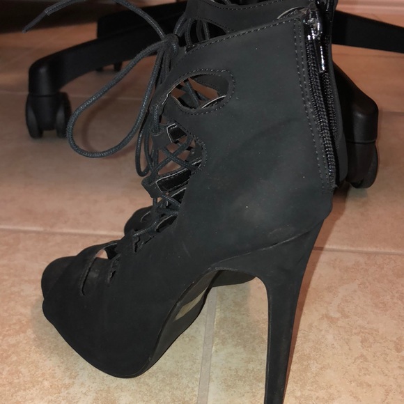 Heels - Picture 4 of 7